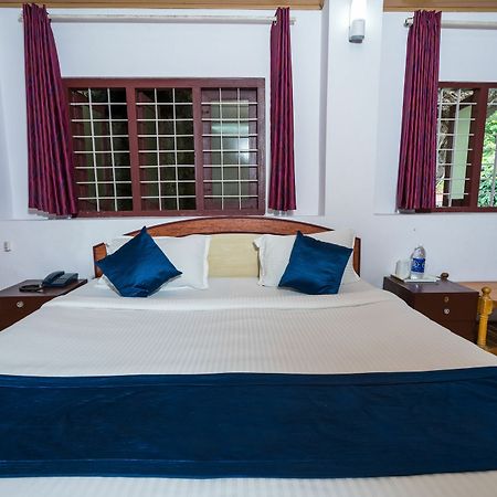 Oyo 10262 Hotel Munnar Rock Exterior photo