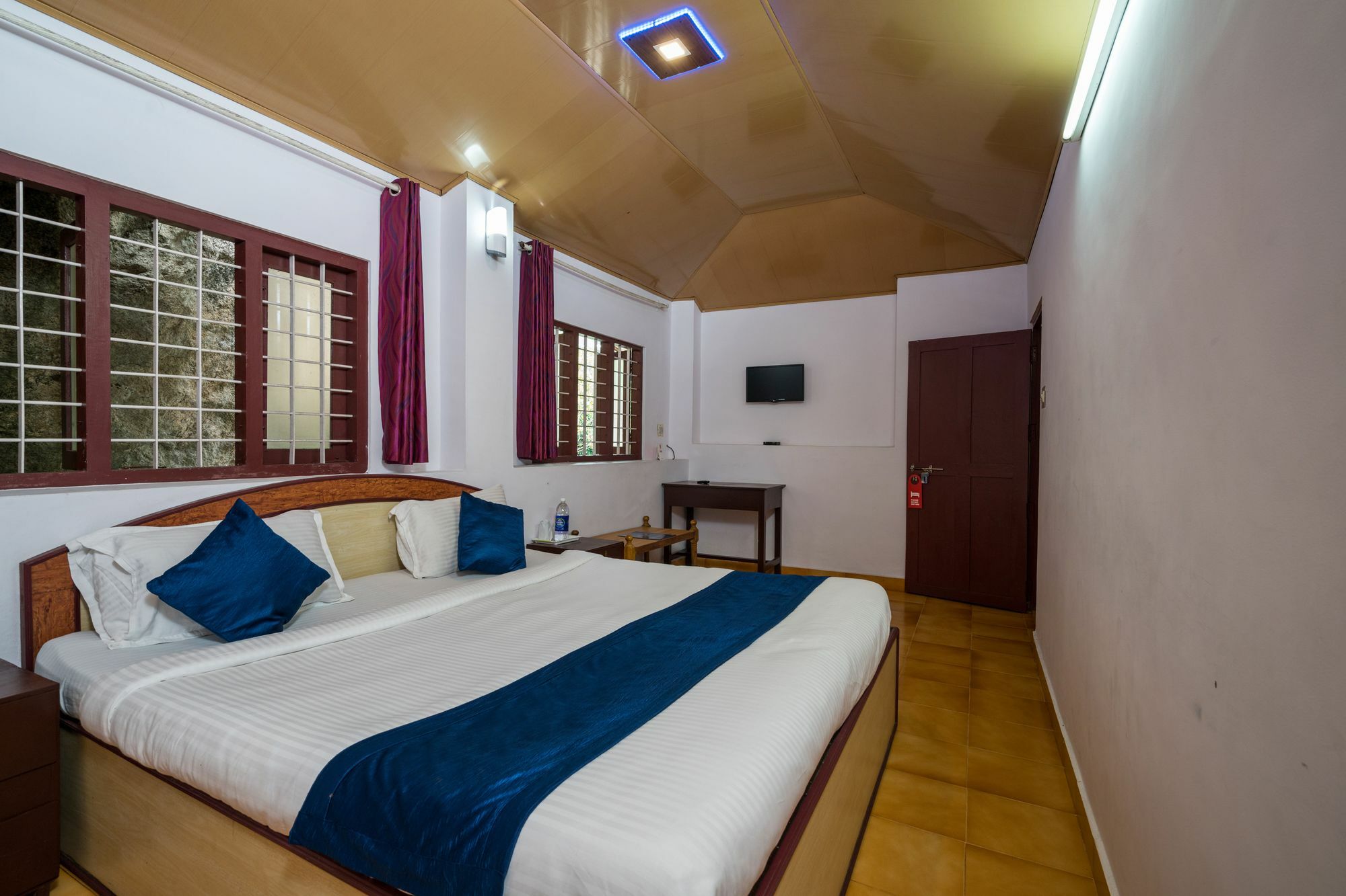 Oyo 10262 Hotel Munnar Rock Exterior photo